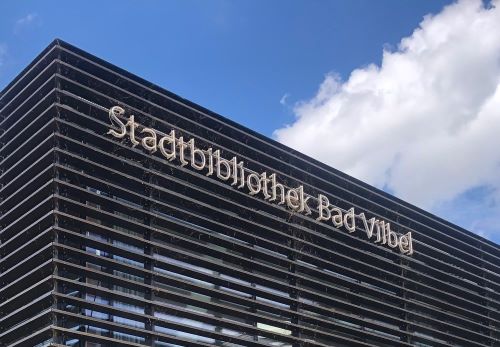 Außenfassade der Stadtbibliothek Bad Vilbel