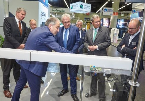 Minister begutachtet Perimeter-Protection auf FEIG-Messestand
